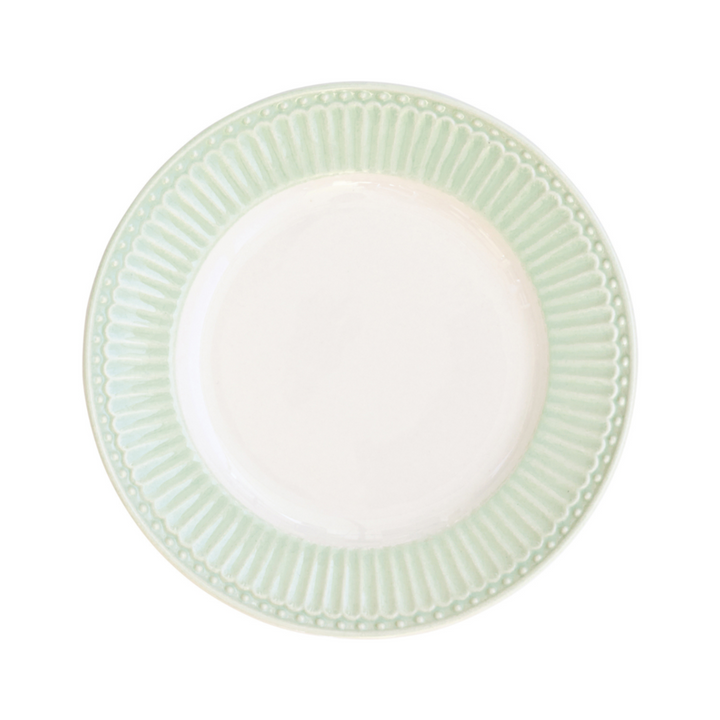 GreenGate Dessertteller Alice Hellgrün 17,5 cm aus Porzellan mit Rillenstruktur freigestellt