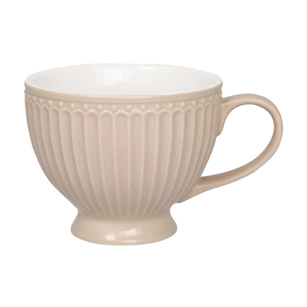 GreenGate Teetasse Alice Fudge aus Porzellan mit Rillenstruktur freigestellt