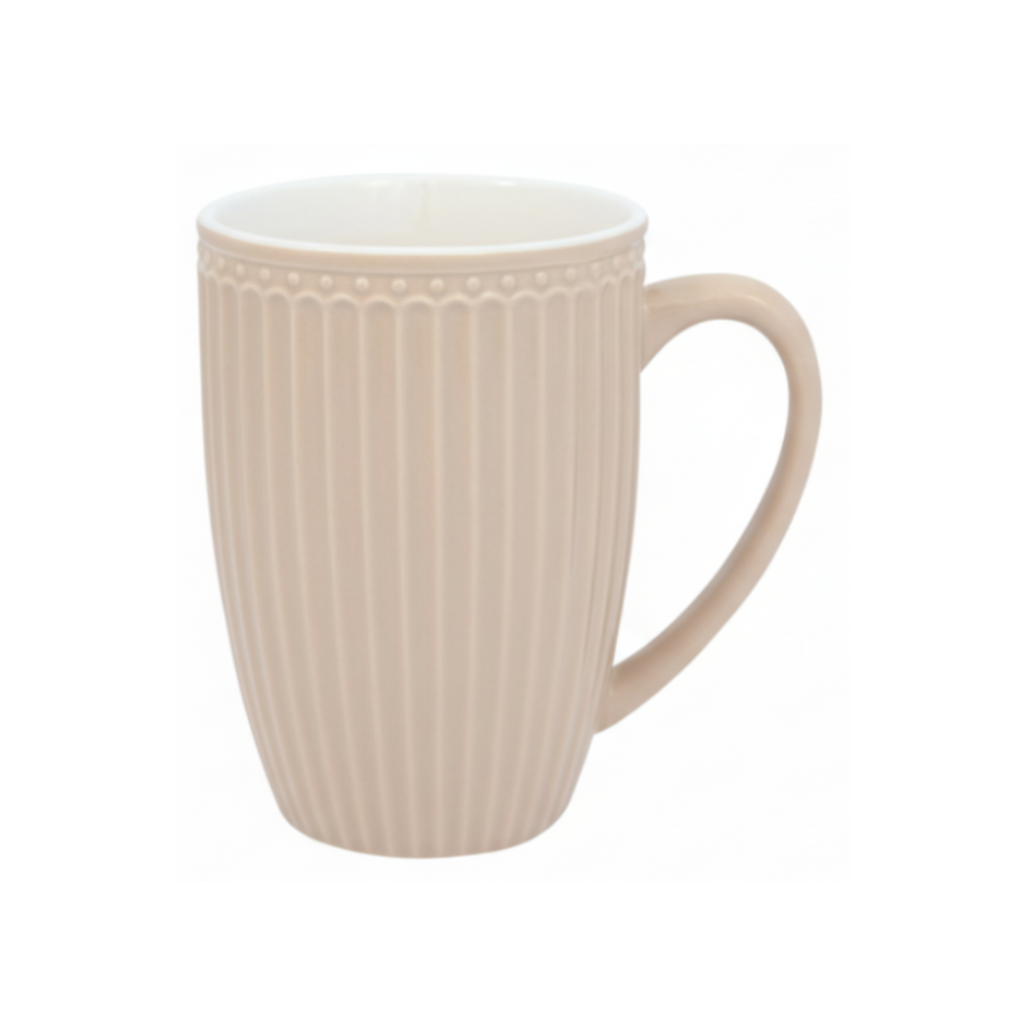 GreenGate Große Tasse Alice Fudge 0,5 l aus Porzellan freigestellt