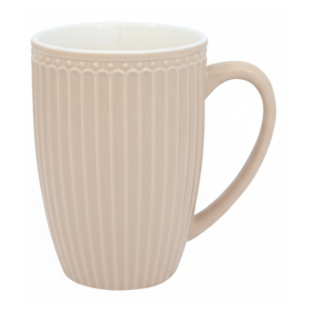 GreenGate Große Tasse Alice Fudge 0,5 l aus Porzellan freigestellt