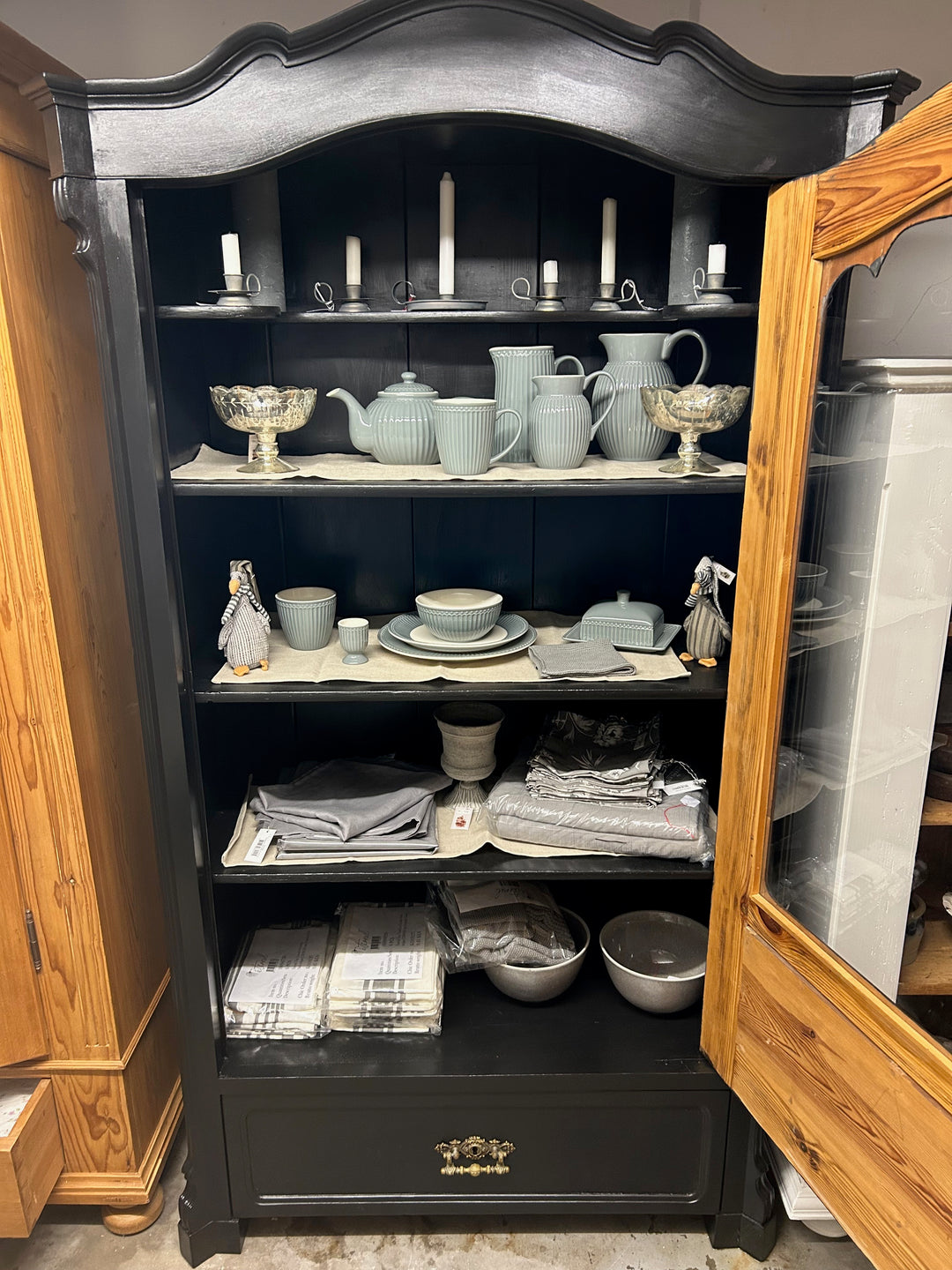 Antike Vitrine Louis Philippe Schwarz Shabby Chic