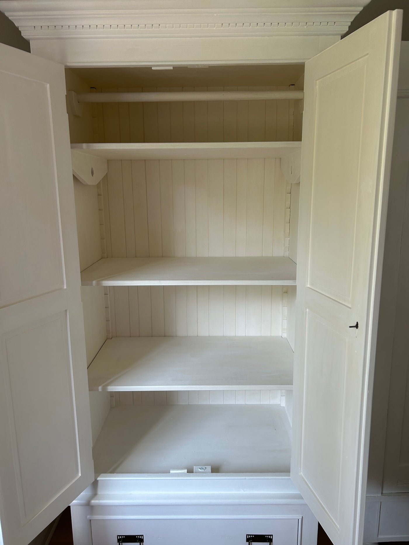 Antiker Garderobenschrank, Shabby Chic