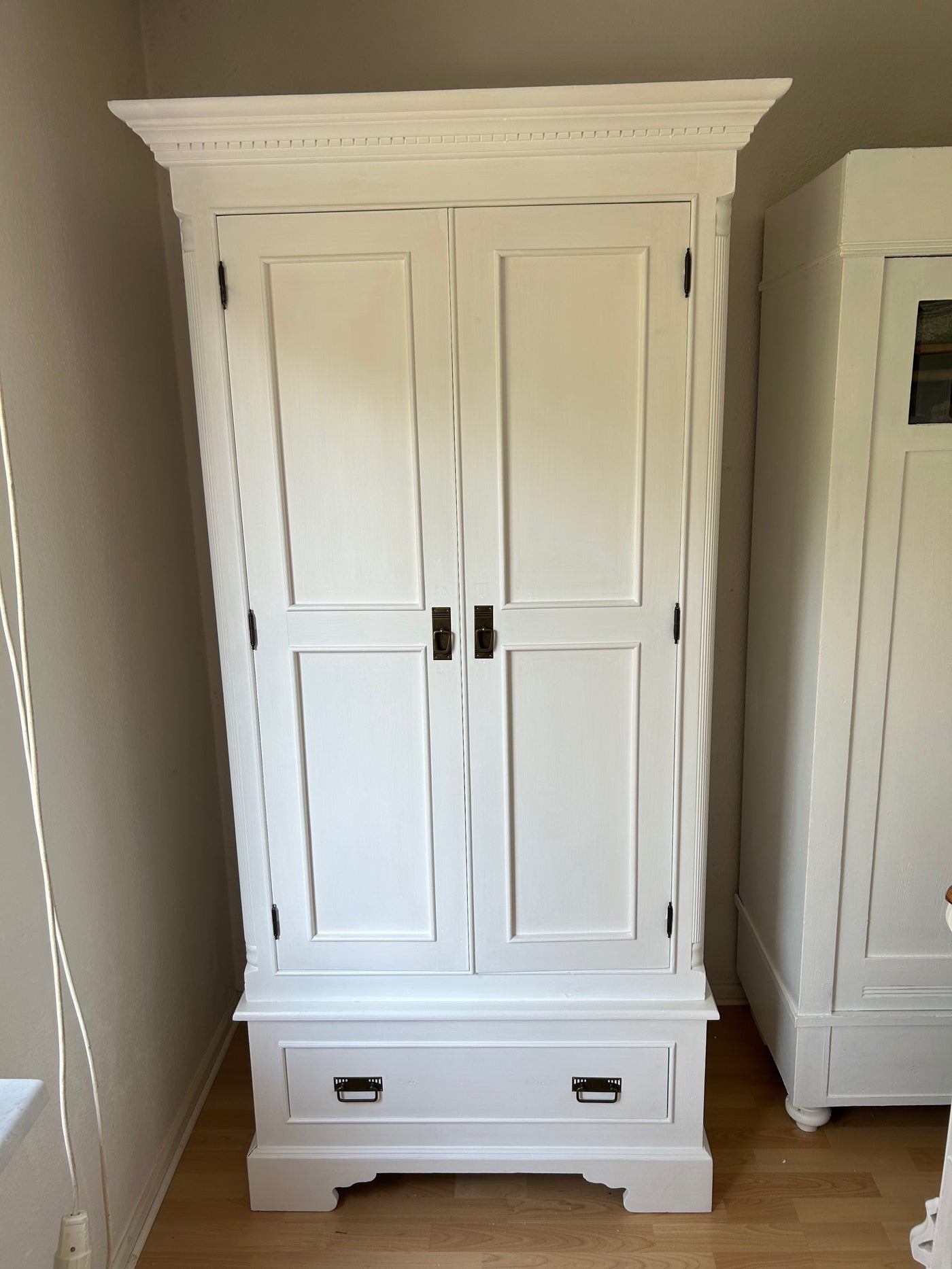 Antiker Garderobenschrank, Shabby Chic