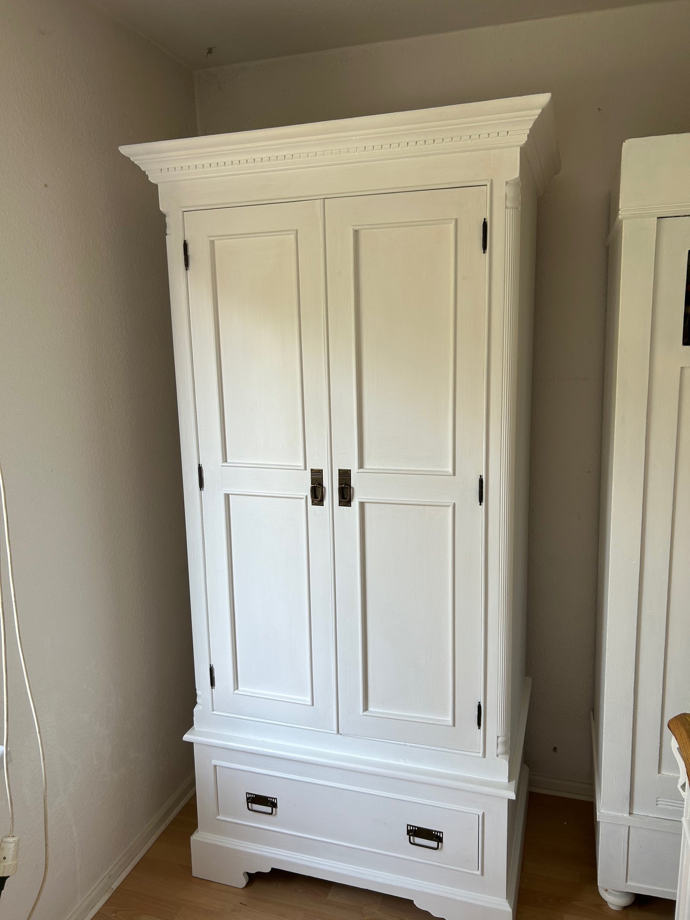 Antiker Garderobenschrank, Shabby Chic