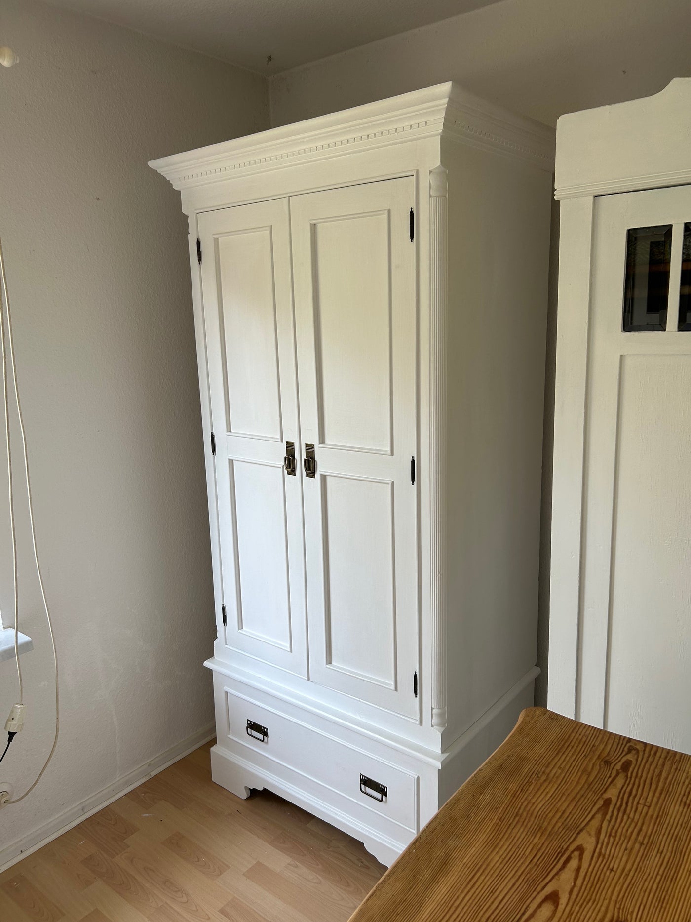 Antiker Garderobenschrank, Shabby Chic