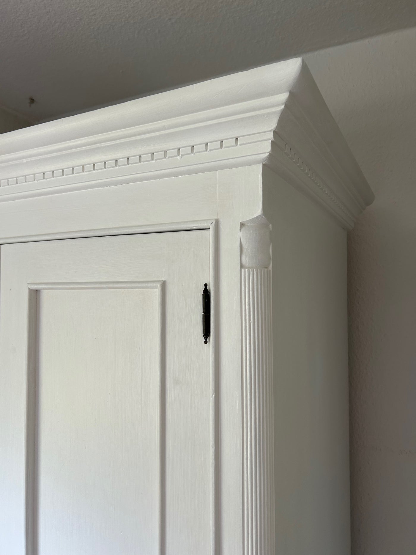 Antiker Garderobenschrank, Shabby Chic