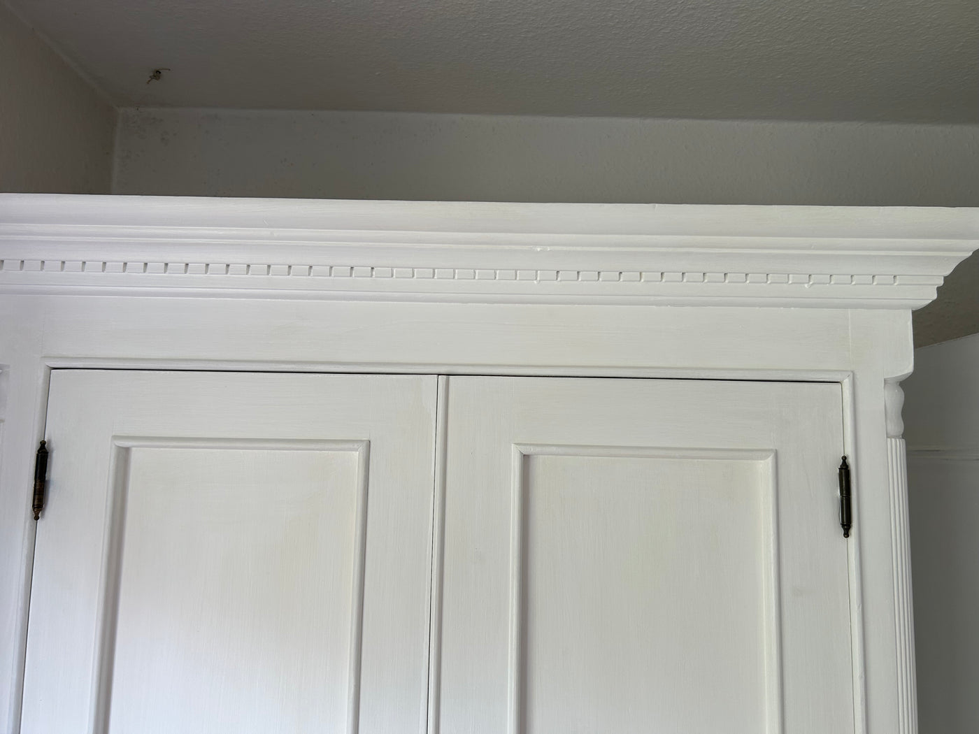 Antiker Garderobenschrank, Shabby Chic