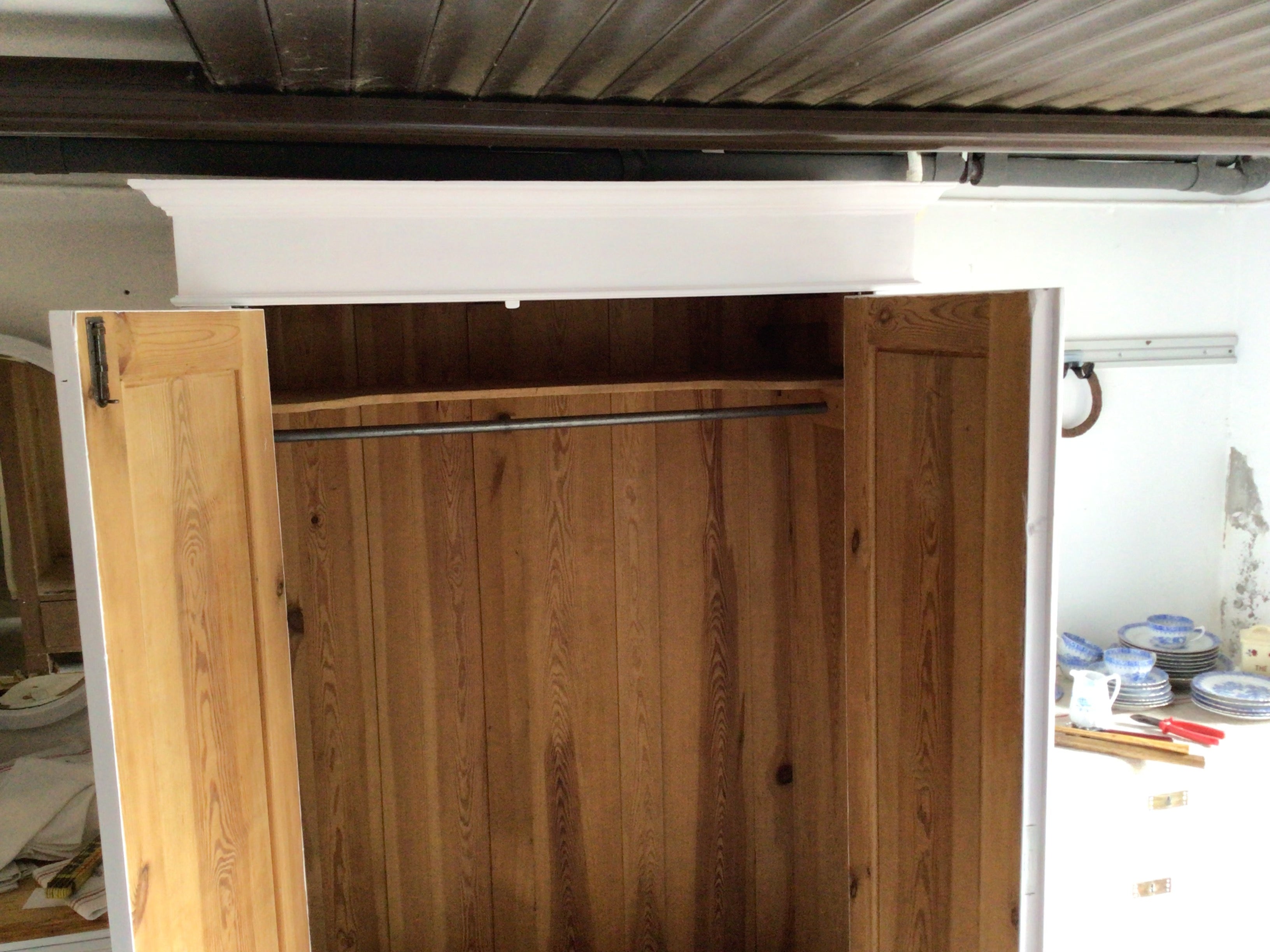 Antiker Garderobenschrank, Gründerzeit, Weichholz