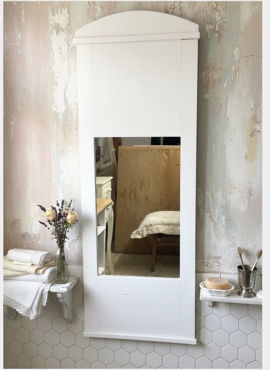 Eleganter Alter Spiegel