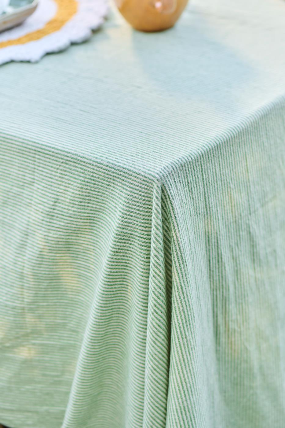 Tischdecke Emil länglich mit dünnen grünen Streifen