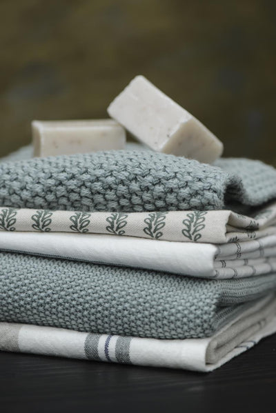 Topflappen Mynte staubig grün gestrickt