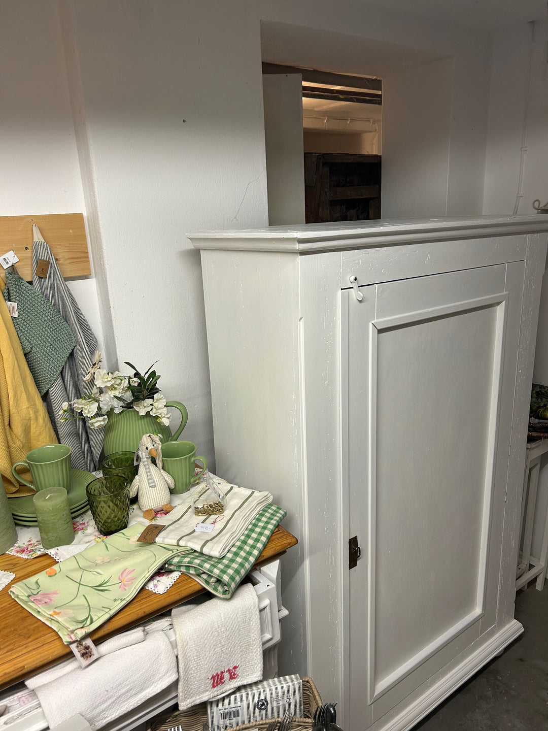 Antikes Vertiko  Eintürer Shabby Chic