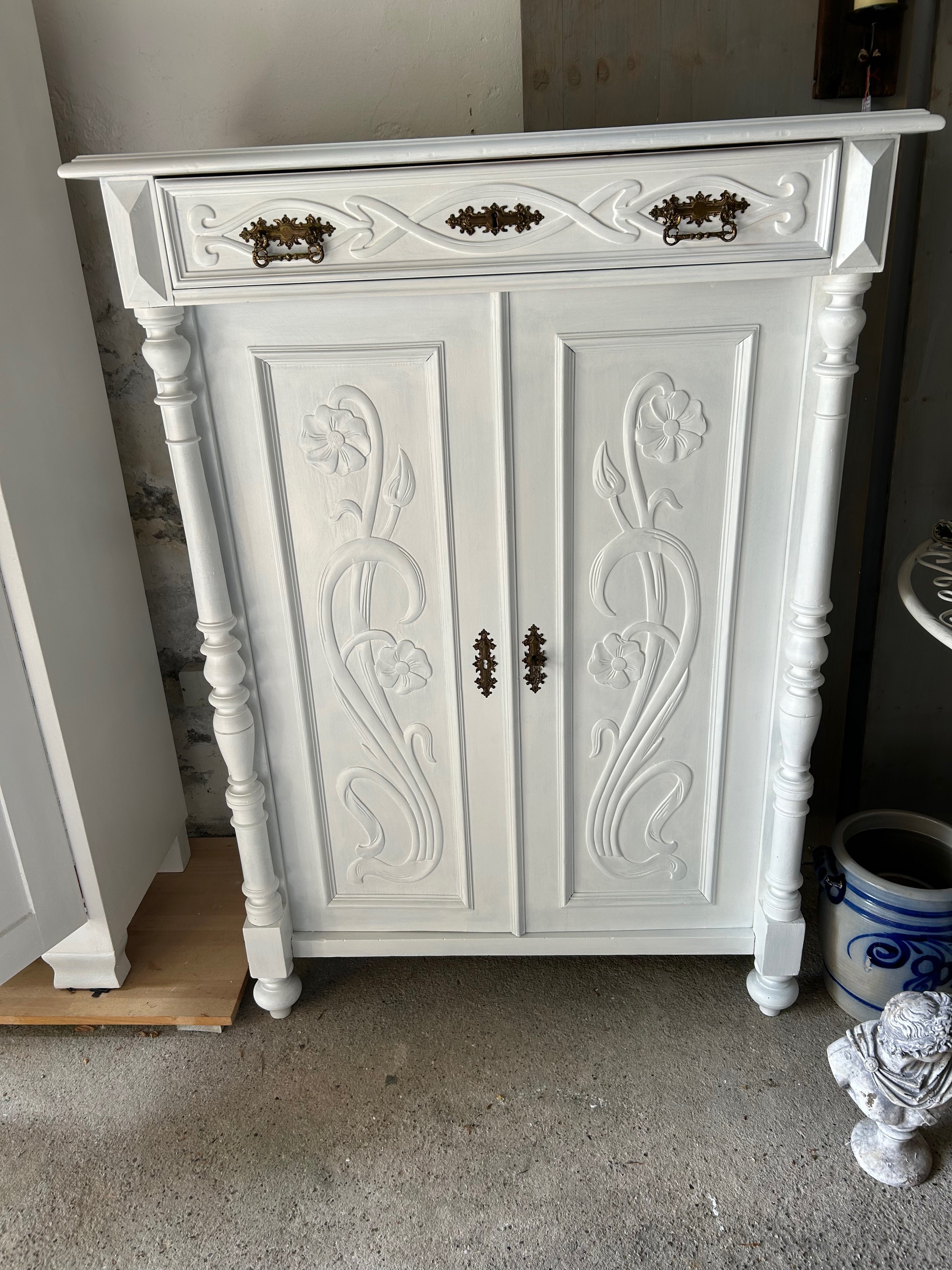 Antikes Vertiko, Jugendstil