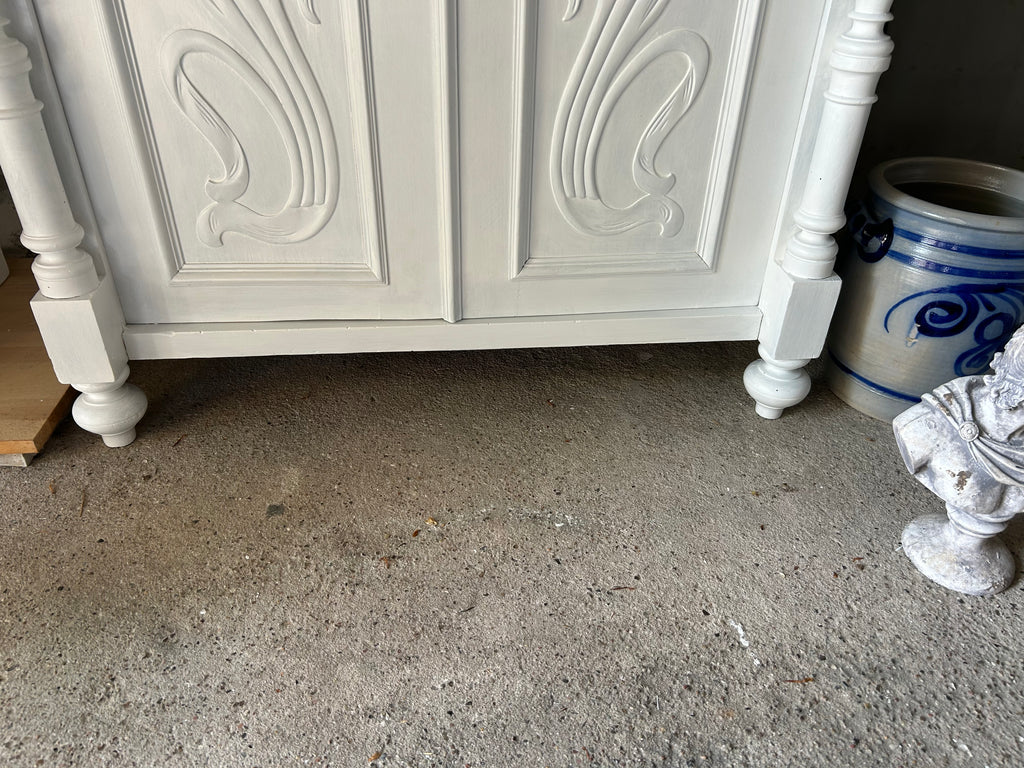 Antikes Vertiko, Jugendstil