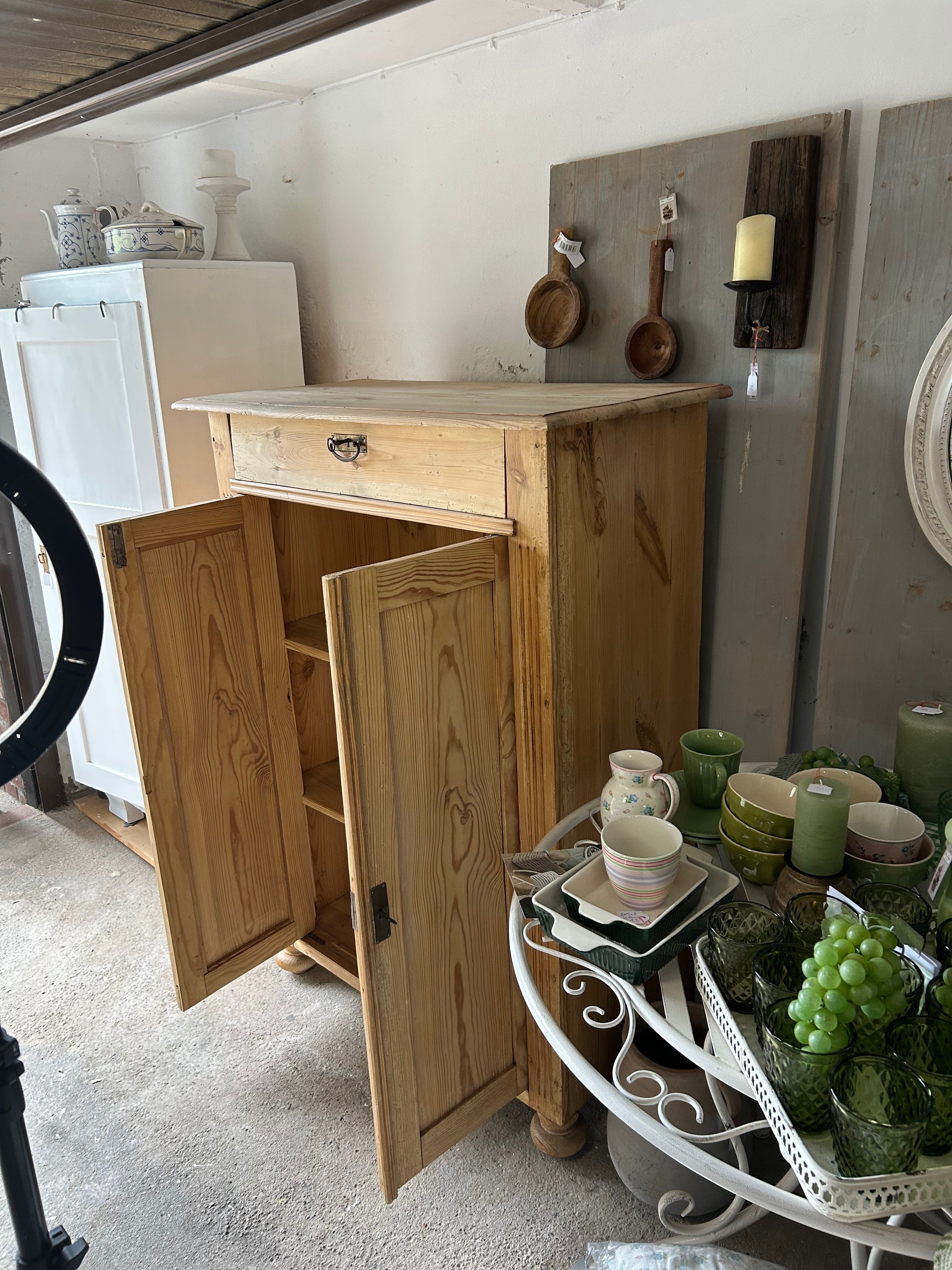 Antikes Vertiko aus der Gründerzeit, Shabby Chic