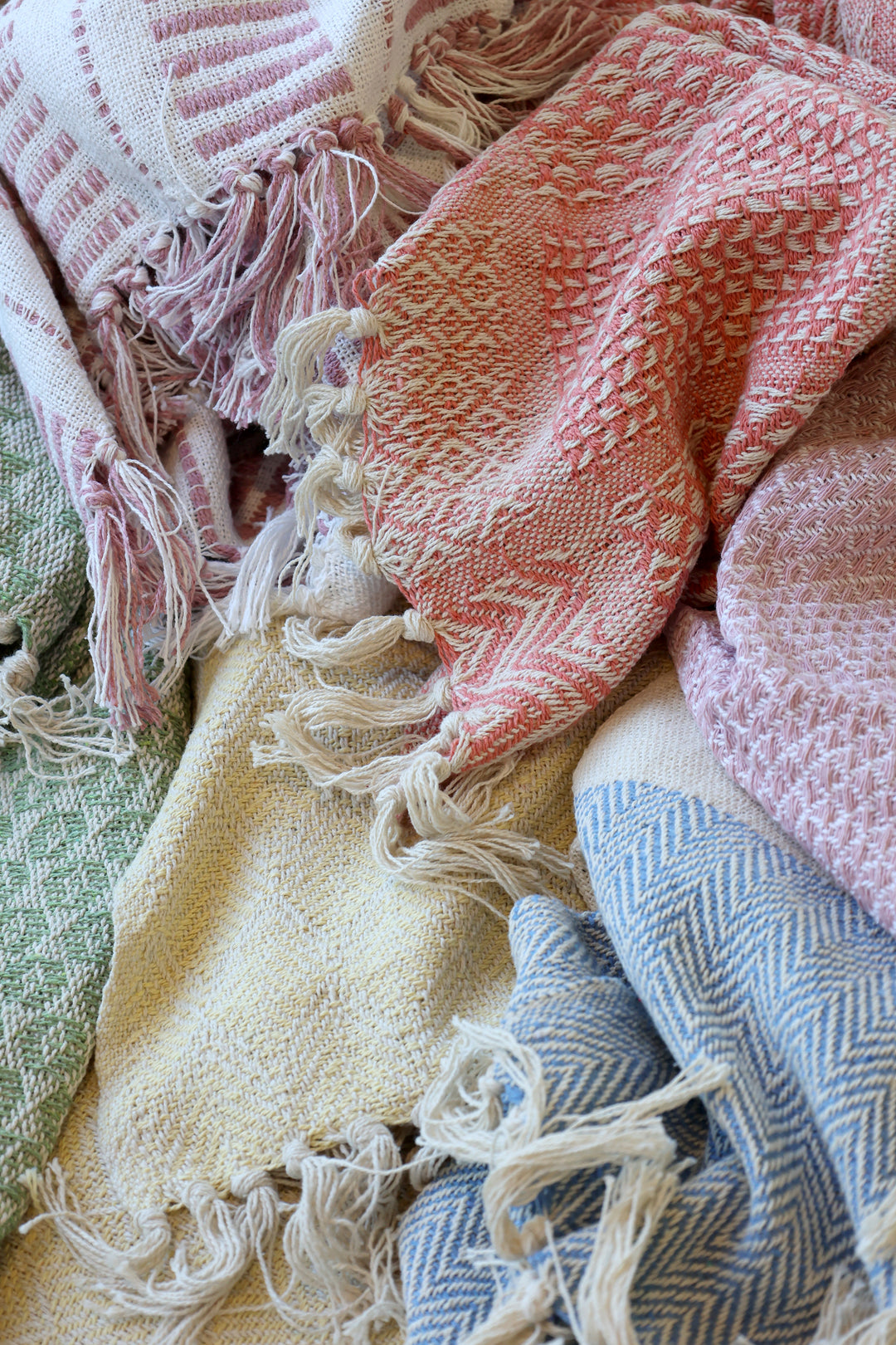 Chic Antique Aix Plaids aus recycelten Fasern in verschiedenen Farben mit Fransen