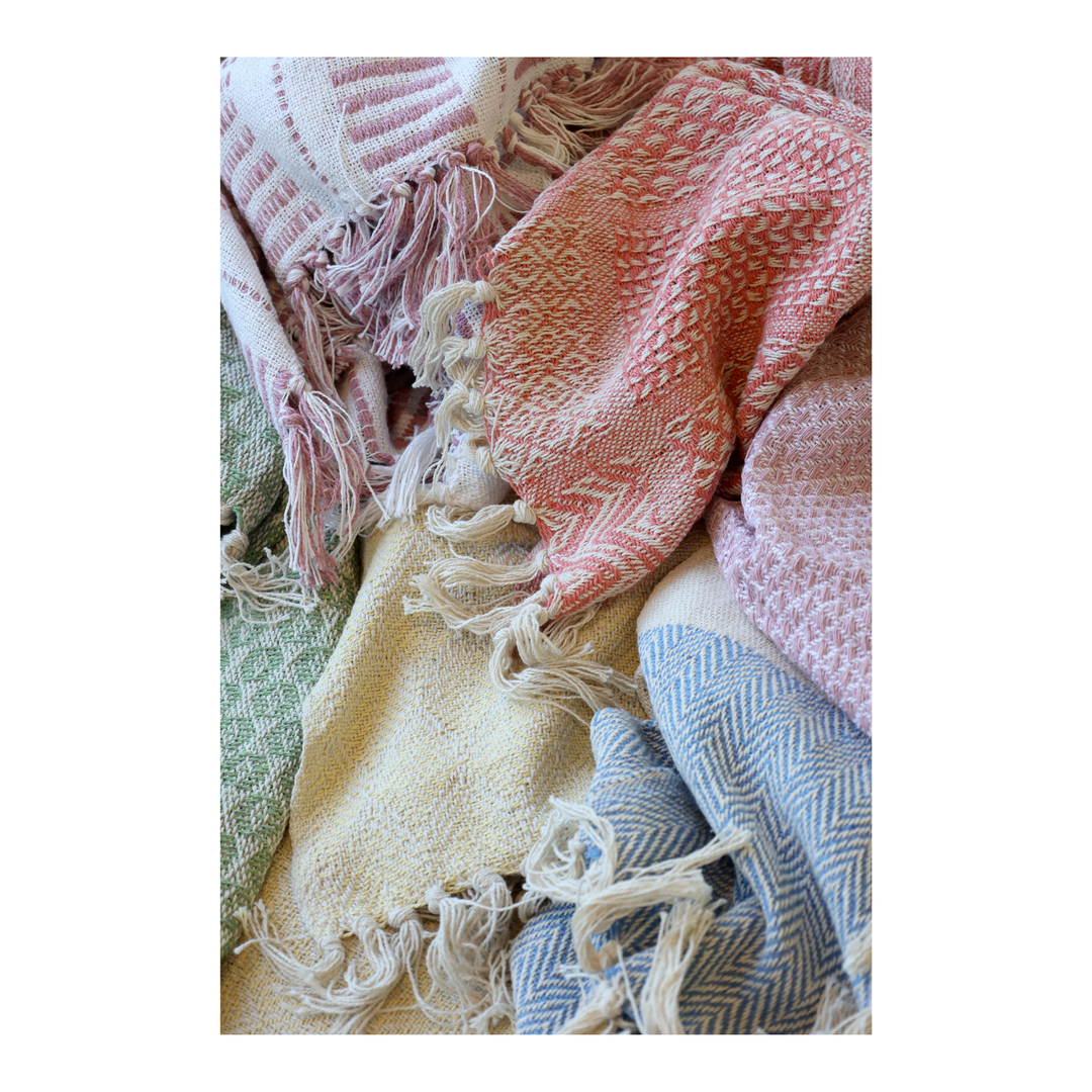 Chic Antique Aix Plaids in verschiedenen Farben aus Baumwolle mit Fransen im skandinavischen Landhausstil