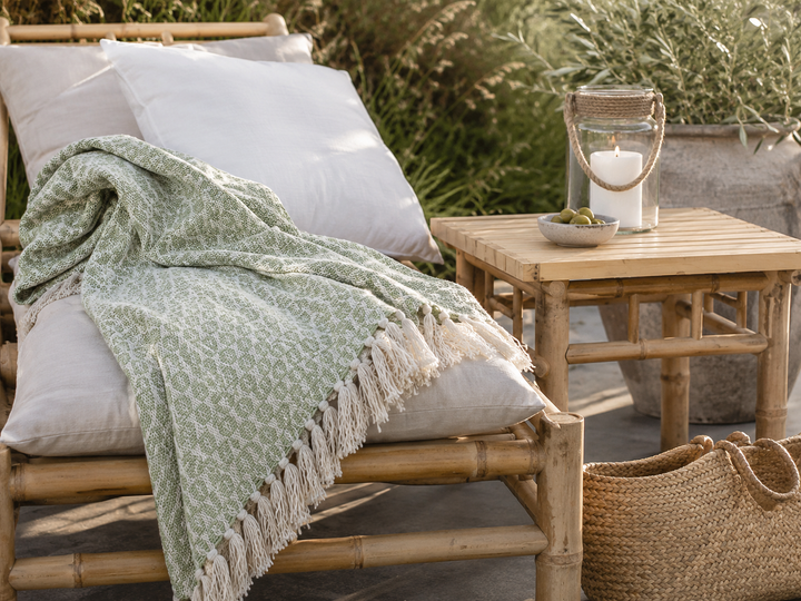 Chic Antique Aix Plaid Garnüberschuss Grün auf Bambus Lounge Möbel im skandinavischen Outdoor Landhausstil