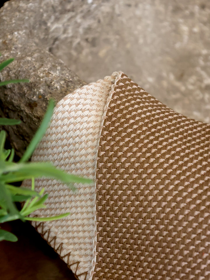 Chic Antique Aix Spültuch Latte & Mokka jacquardgewebt im Detail mit strukturierter Baumwolle im skandinavischen Landhausstil
