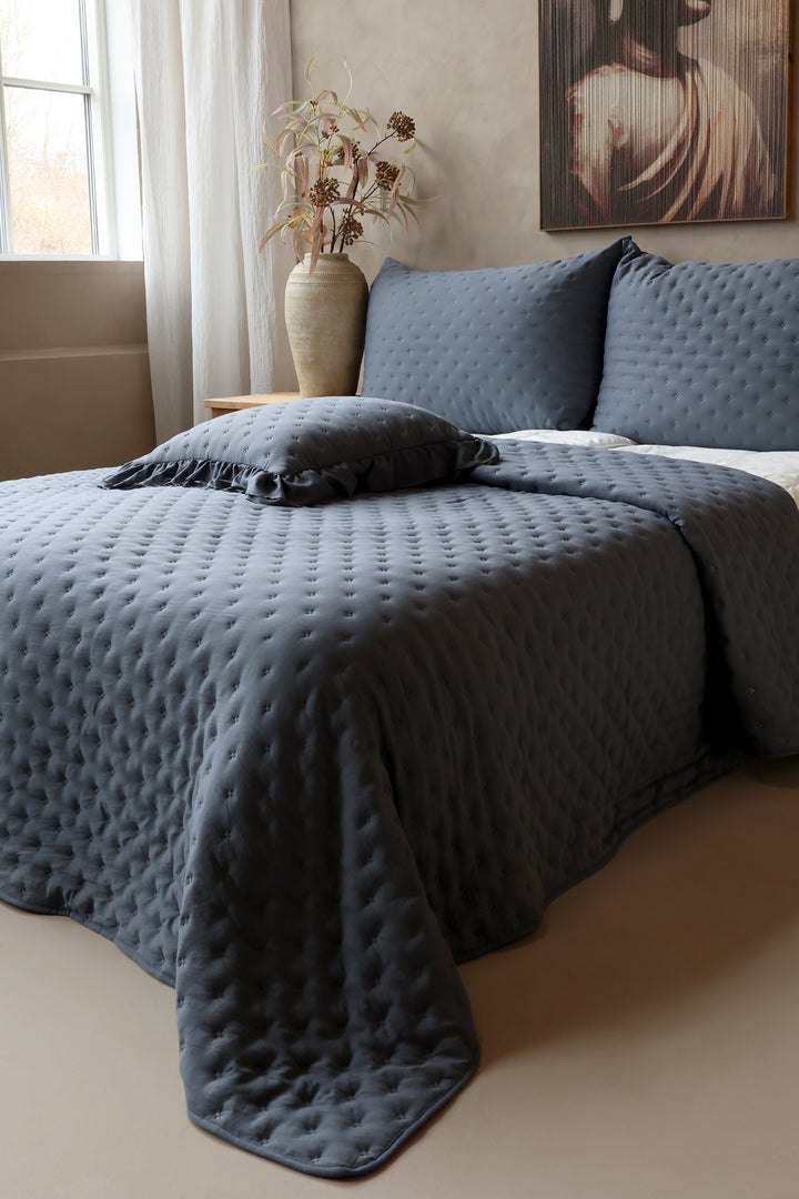 Chic Antique Aix Vintage Bettdecke in der Farbe Midnight