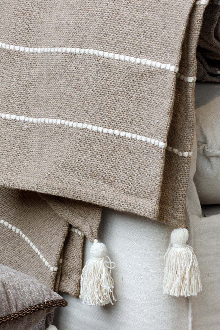 Chic Antique Decke Aix in Latte mit hellen Streifen