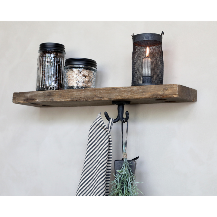 Grimaud Regalbrett von Chic Antique aus Holz als Wandregal in der Küche dekoriert mit Gläsern und Kerze