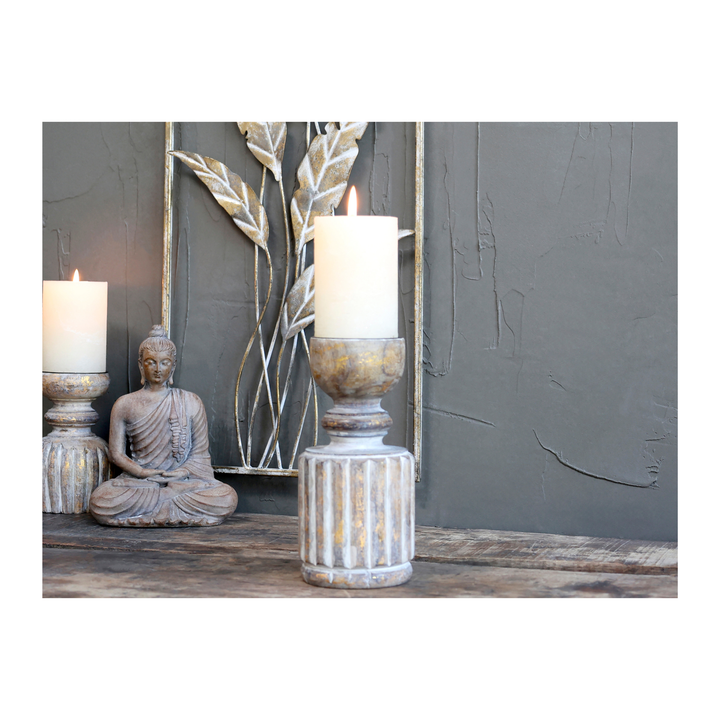 Chic Antique Kerzenständer mit Rillen in Antique Natur aus Mangoholz und Eisen als dekoratives Element im Wohnraum mit Kerze