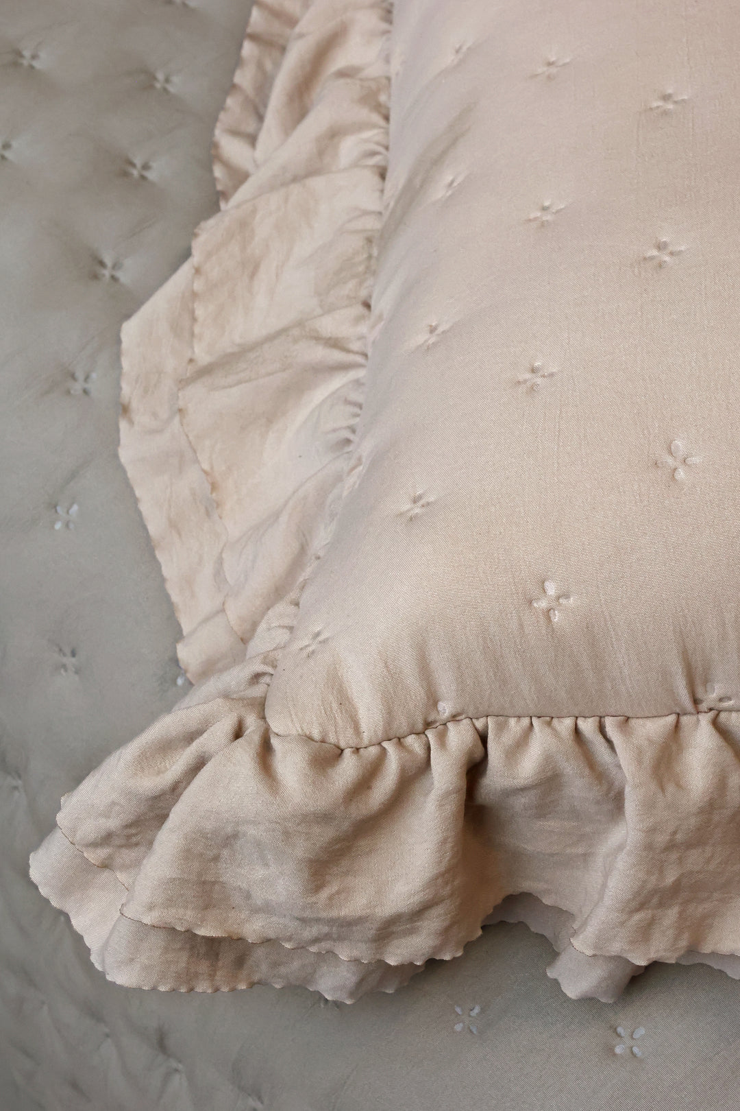Weicher Chic Antique Kissenbezug 50 × 50 cm in Leinen