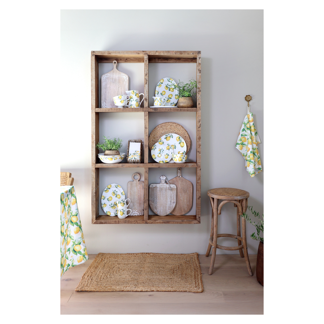 Chic Antique Maison Citron Geschirr im Landhausstil in heller Küche dekorativ inszeniert