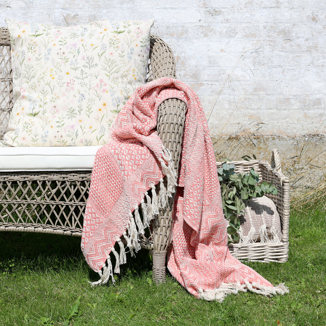 Plaid Aix Coral Blush von Chic Antique für Sofa oder Sessel