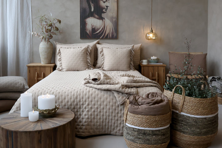 Chic Antique Aix Soft Bettdecke in Leinen als stilvolle Tagesdecke
