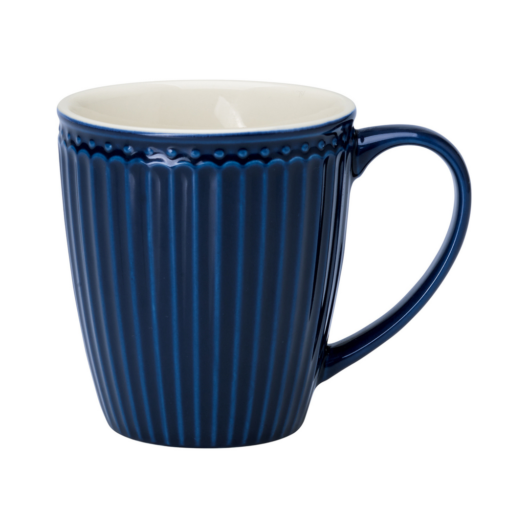 GreenGate Alice Henkeltasse in Dunkelblau aus Porzellan freigestellt