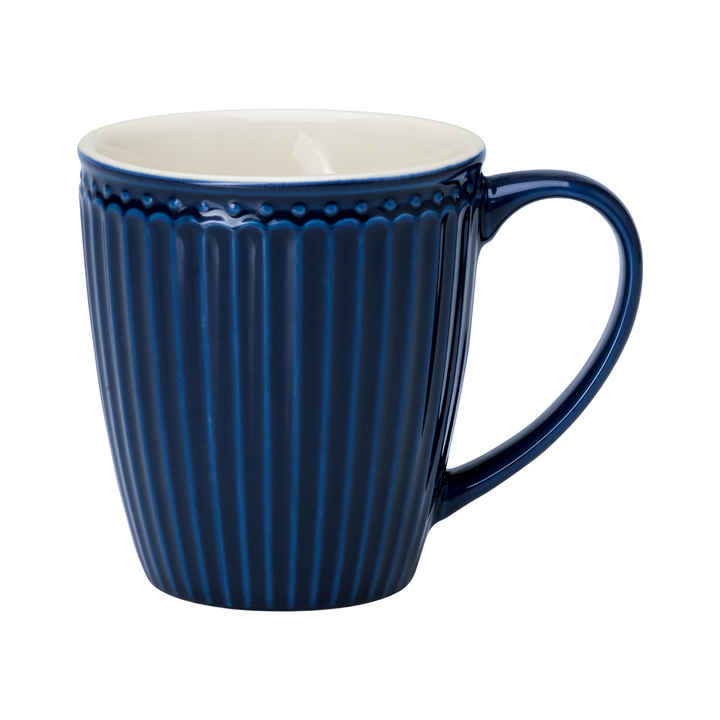GreenGate Alice Henkeltasse in Dunkelblau aus Porzellan freigestellt