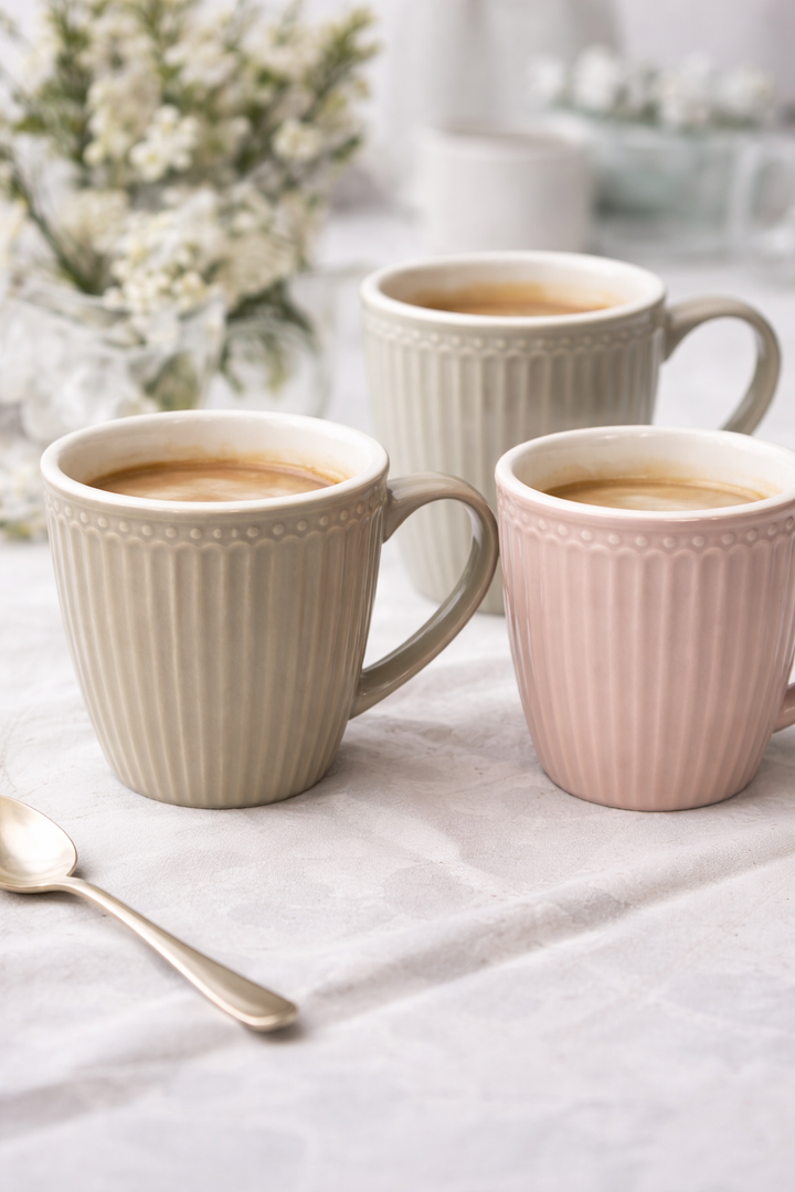 GreenGate Alice Henkeltassen Farbkombination warmes Grau rosa grün skandinavisches Geschirr
