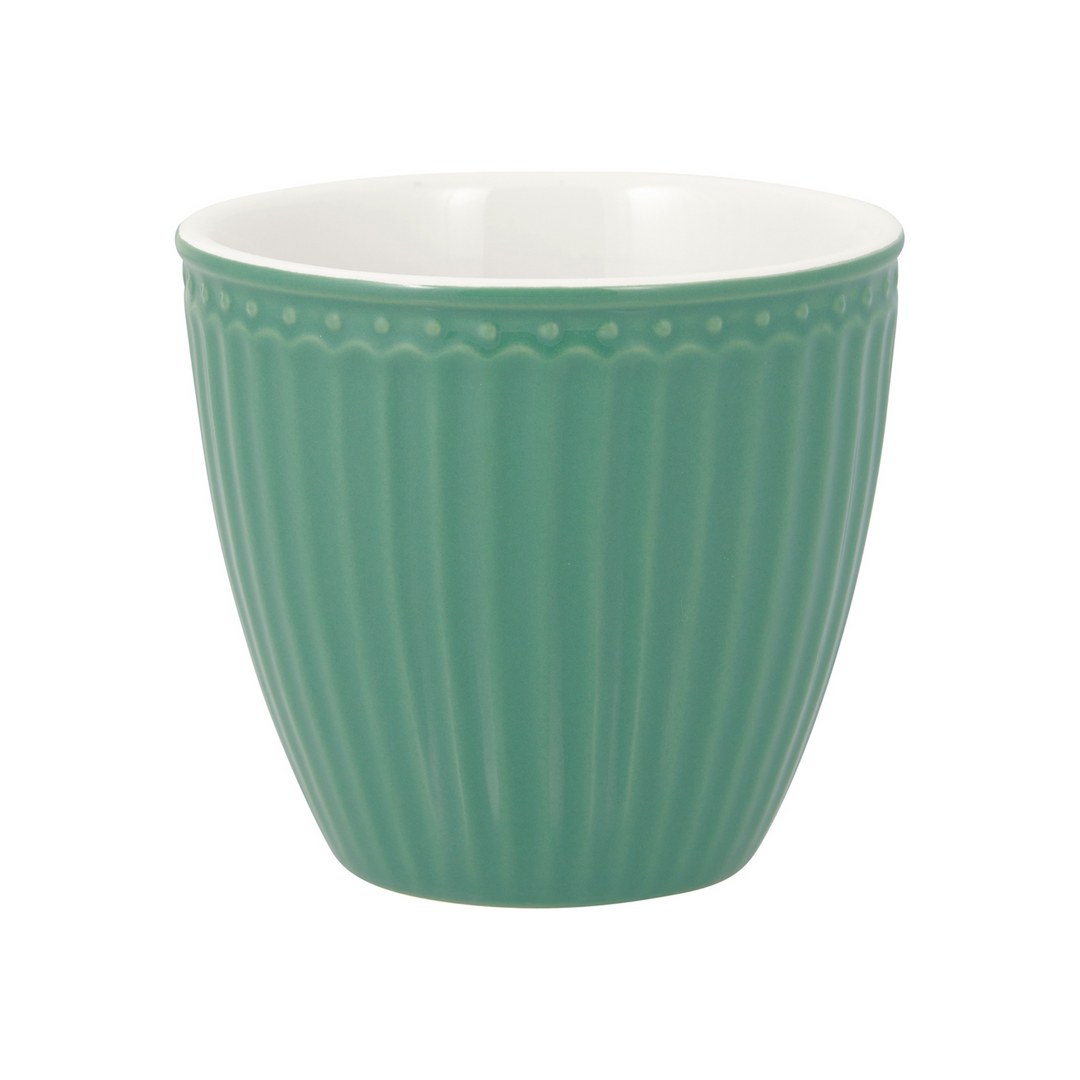 GreenGate Alice Latte Becher in Staubgrün aus Porzellan freigestellt