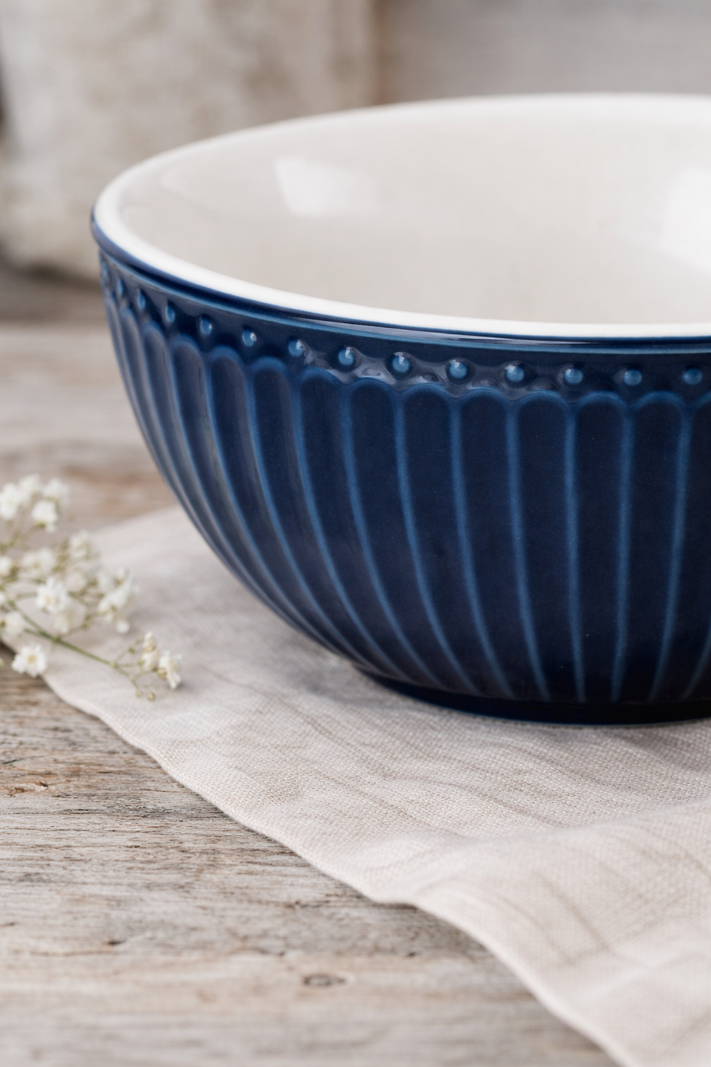 GreenGate Müslischale Alice dunkelblau Detailaufnahme geriffeltes Muster Steingut skandinavischer Landhausstil