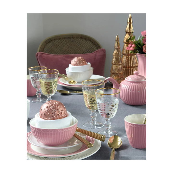 GreenGate Alice Müslischale staubrosa auf gedecktem Tisch mit Teekanne und Gläsern im skandinavischen Stil