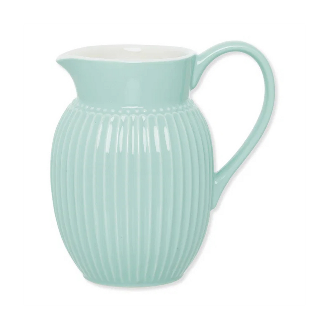 GreenGate Krug Alice Kühle Minze aus Porzellan mit 0,5 Liter Fassungsvermögen und charakteristischem Alice-Relief im skandinavischen Landhausstil