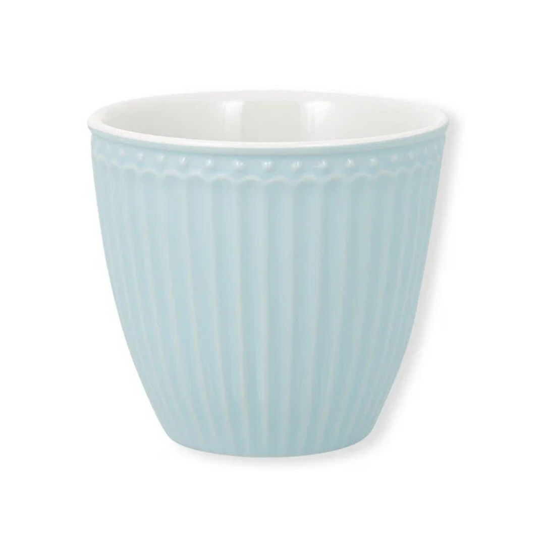 GreenGate Latte Cup Alice Hellblau aus Porzellan mit 350 ml Fassungsvermögen im skandinavischen Landhausstil