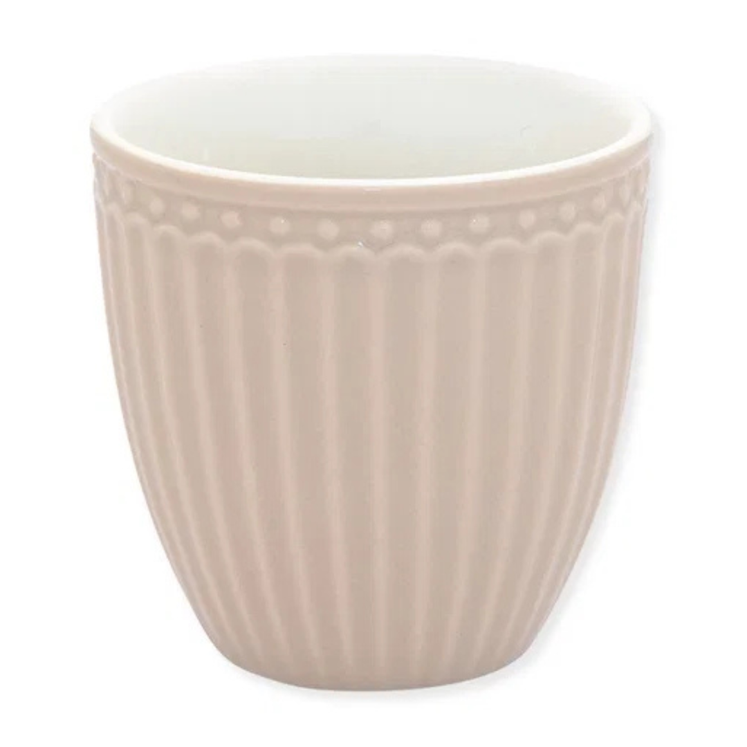 GreenGate Mini Latte Cup Alice Fudge aus Porzellan mit 0,1 Liter Fassungsvermögen im skandinavischen Landhausstil
