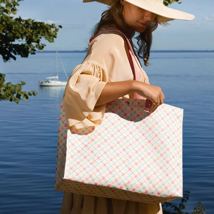 GreenGate Shopper Tasche Edie Weiß mit Blumenmuster im skandinavischen Landhausstil für Einkauf und Alltag