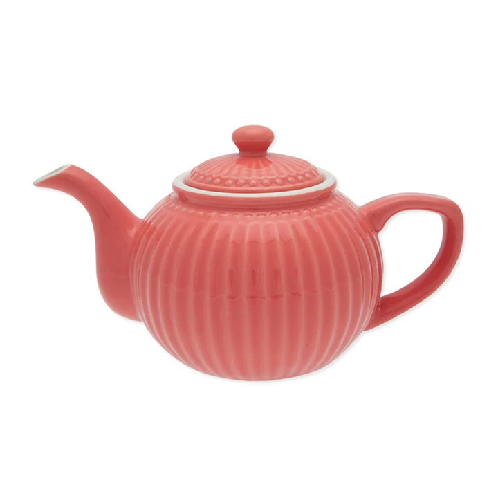 GreenGate Teekanne Alice Koralle aus Porzellan mit 1 Liter Fassungsvermögen und charakteristischem Alice-Relief im skandinavischen Landhausstil