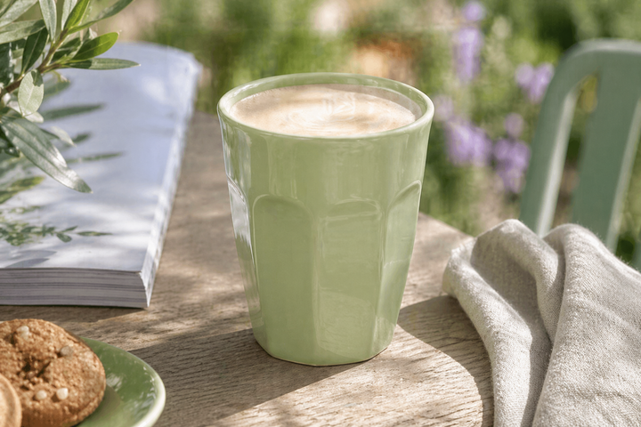 IB Laursen Café Latte Becher Mynte Wasabi grün Steingut mit Rillen skandinavischer Landhausstil