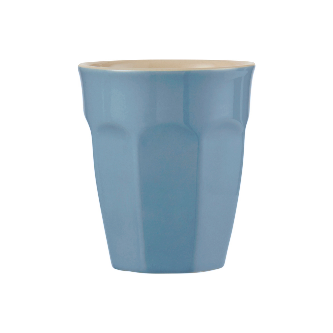 IB Laursen Mynte Becher Blue Bell aus Steingut – blauer Becher freigestellt