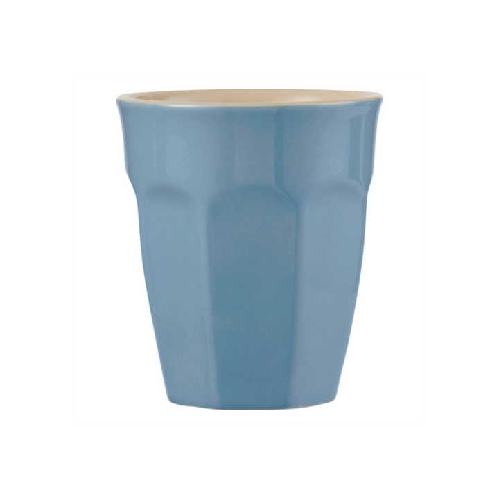 IB Laursen Mynte Becher Blue Bell aus Steingut – blauer Becher freigestellt