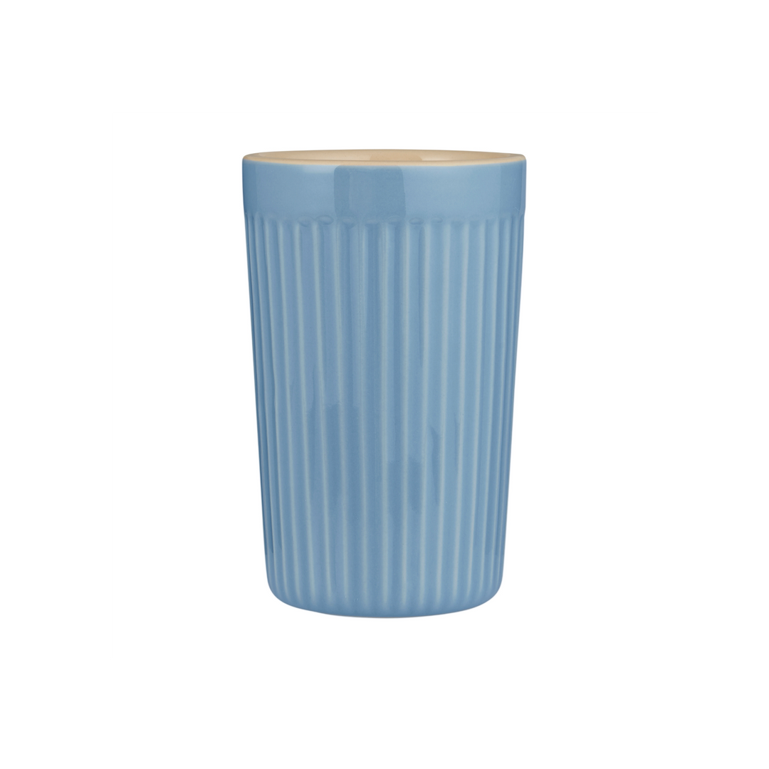 IB Laursen Mynte Café Latte Becher Blue Bell aus Steingut – hellblauer Becher im skandinavischen Landhausstil