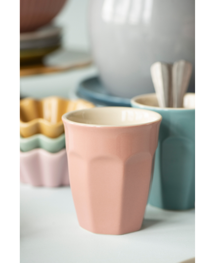 Steingutbecher der Serie Mynte in Coral Almond von IB Laursen