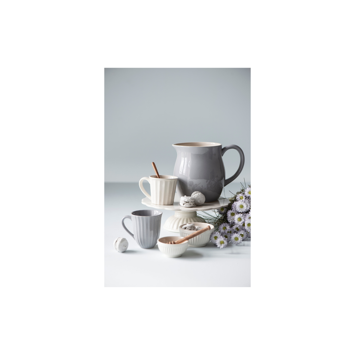 Mynte French Grey Kanne und Tasse von IB Laursen im skandinavischen Arrangement