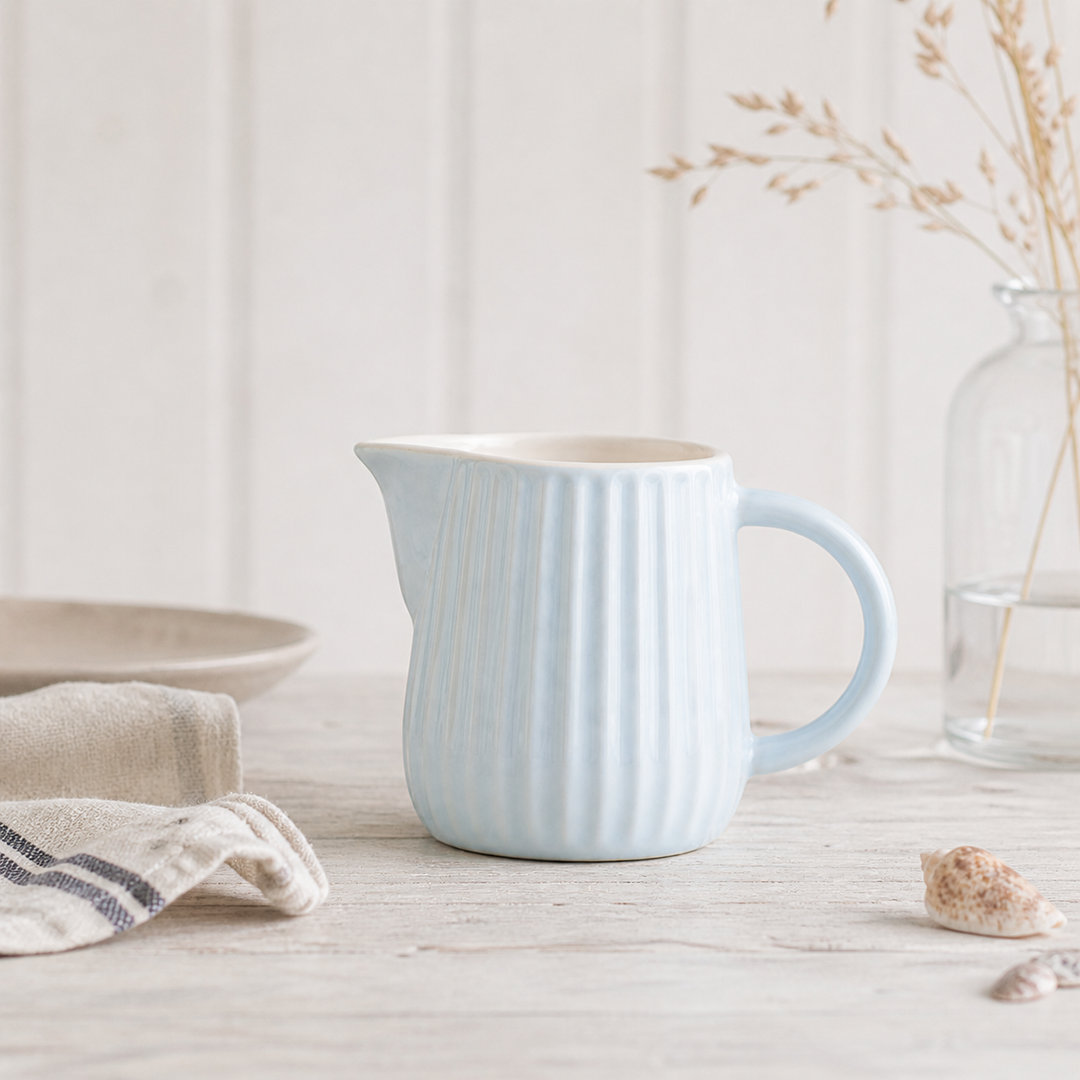 Ib Laursen Mynte Milch- und Sahnekännchen Stillwater 200 ml im skandinavisch minimalistischen Stil hell clean mit maritimer Küsten Atmosphäre