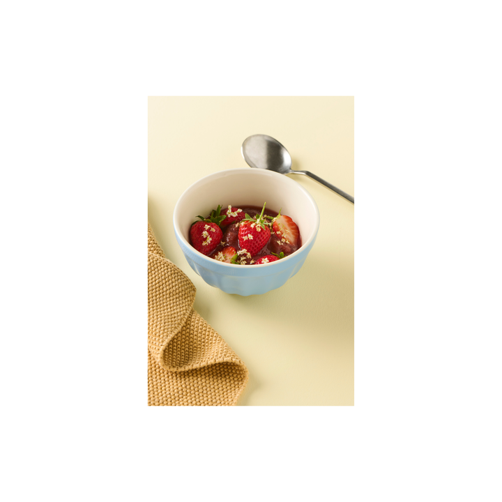 IB Laursen Mynte Müslischale Blue Bell mit Erdbeeren Anwendung